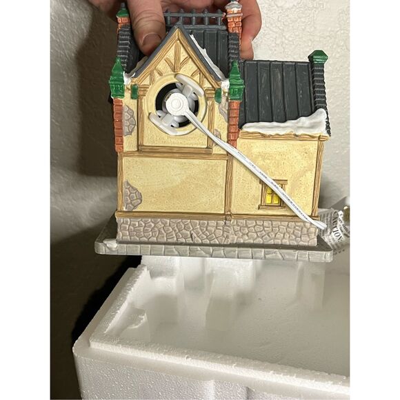 Lemax,  Caddington Post office lighted village house - Picture 8 of 10